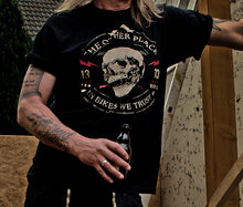 Lade das Bild in den Galerie-Viewer, The Other Place Skull &amp; Chain Tee - Männer T-Shirt - schwarz
